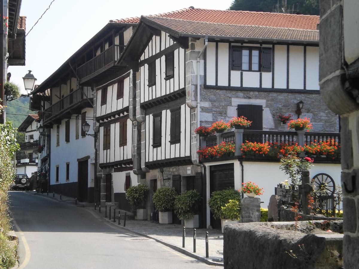 Larraenea Bed And Breakfast Lesaka Exterior foto